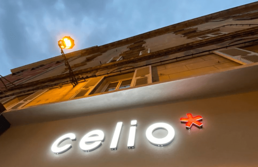 Enseigne rétro-éclairée lettrage allumée