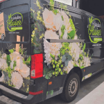 Photo d'un utilitaire avec flocage côté et arrière en total covering