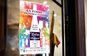 Photo d'une affiche publicitaire personnalisée