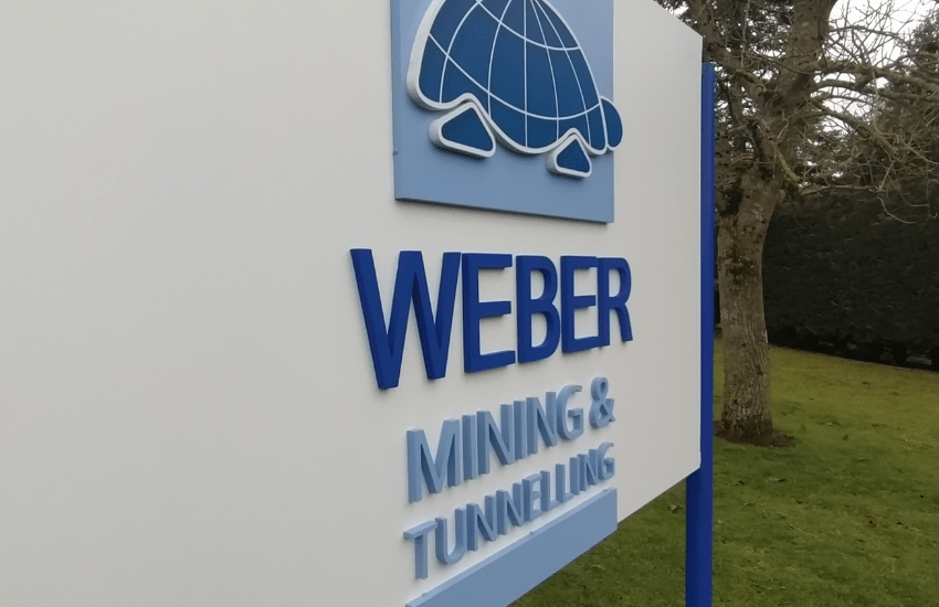 Photo d'un panneau bi-mât extérieur