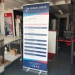 Photo d'un roll up publicitaire